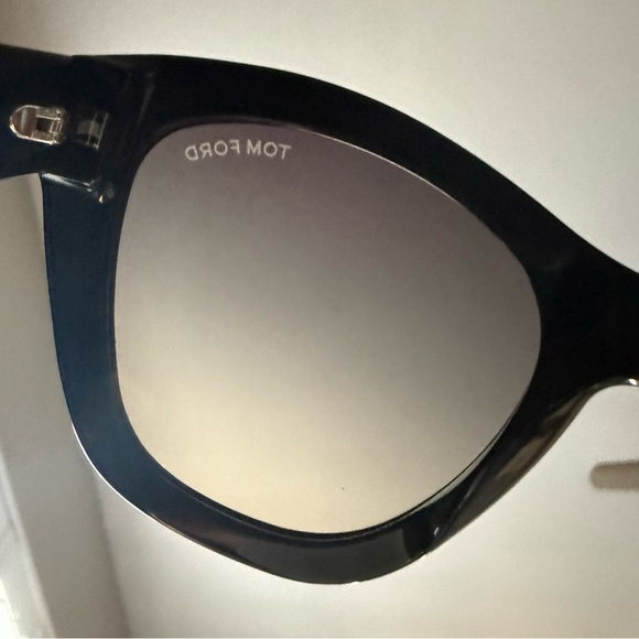 TOM FORD Cara TF940 Sunglasses NWB - Picture 11 of 12